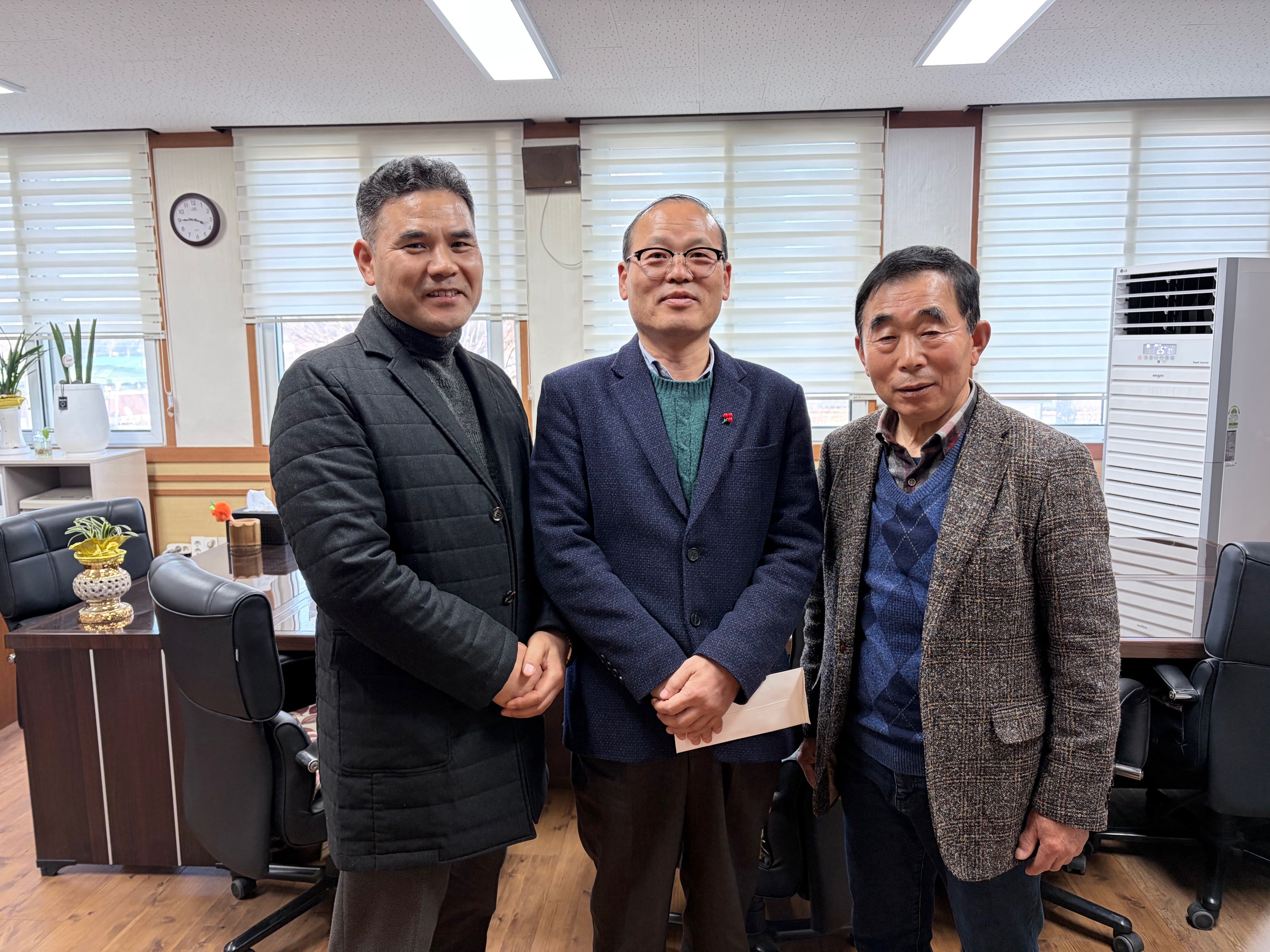담양군 용면 신광교회, 이웃사랑 성금 100만 원 기탁 - 복지 뉴스 | 코리아NEWS